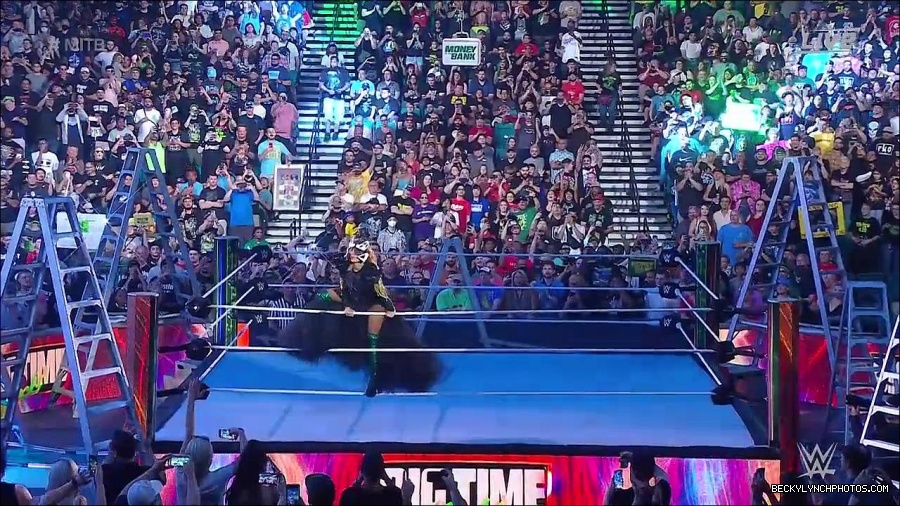 WWE_Money_In_The_Bank_2022_720p_WEB_h264-HEEL_mp4_000356321.jpg