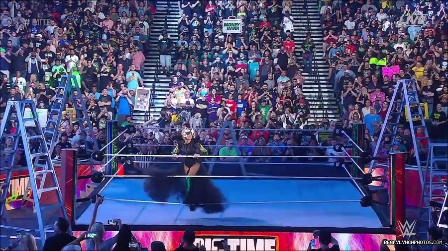 WWE_Money_In_The_Bank_2022_720p_WEB_h264-HEEL_mp4_000357521.jpg
