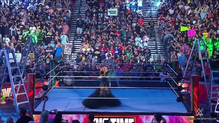 WWE_Money_In_The_Bank_2022_720p_WEB_h264-HEEL_mp4_000358321.jpg