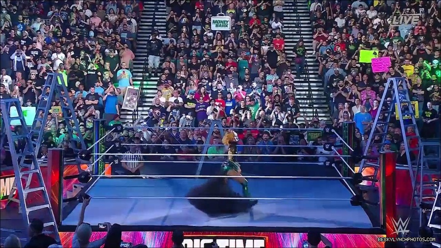 WWE_Money_In_The_Bank_2022_720p_WEB_h264-HEEL_mp4_000358721.jpg