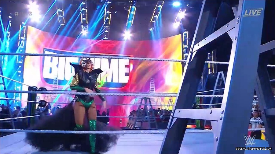 WWE_Money_In_The_Bank_2022_720p_WEB_h264-HEEL_mp4_000359521.jpg