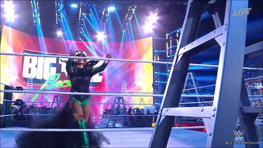 WWE_Money_In_The_Bank_2022_720p_WEB_h264-HEEL_mp4_000359921.jpg