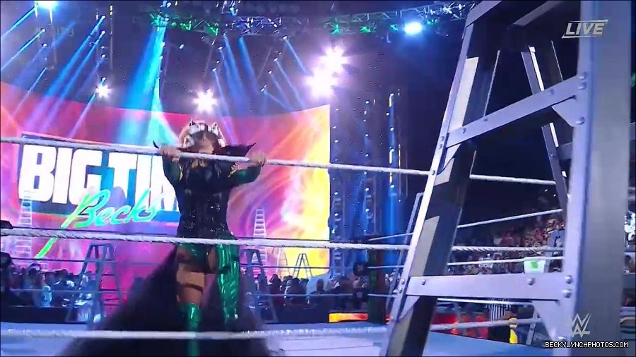 WWE_Money_In_The_Bank_2022_720p_WEB_h264-HEEL_mp4_000360321.jpg
