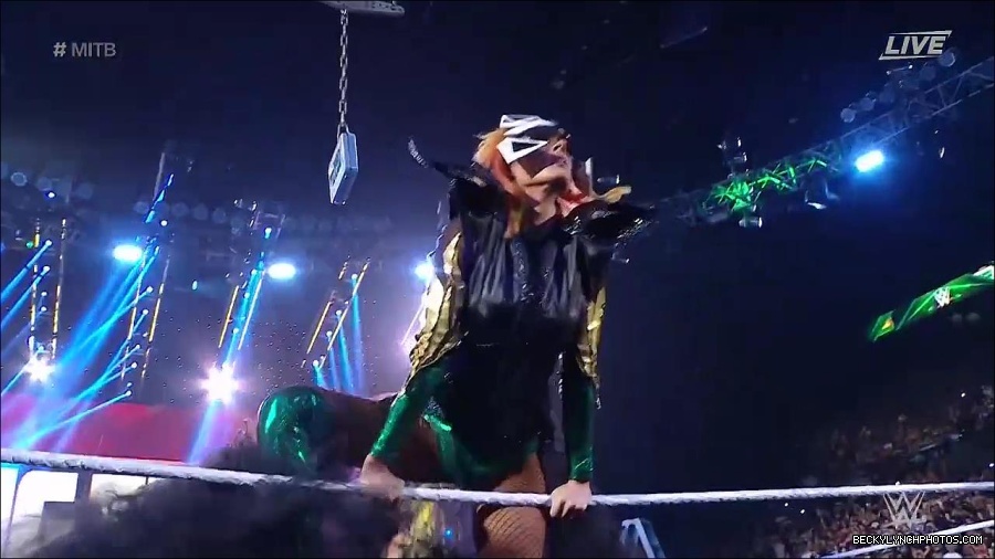 WWE_Money_In_The_Bank_2022_720p_WEB_h264-HEEL_mp4_000361521.jpg