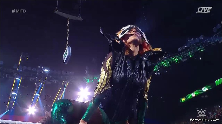 WWE_Money_In_The_Bank_2022_720p_WEB_h264-HEEL_mp4_000362721.jpg