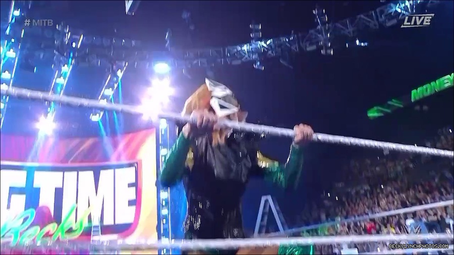 WWE_Money_In_The_Bank_2022_720p_WEB_h264-HEEL_mp4_000365521.jpg