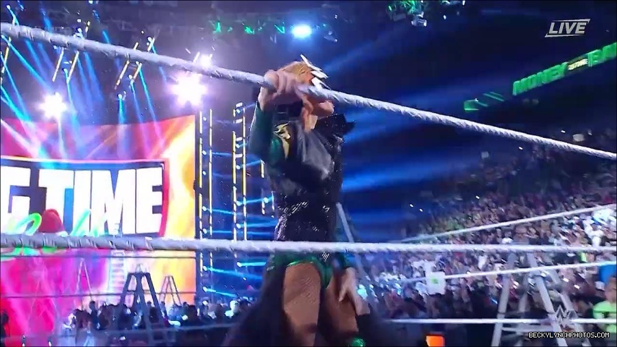 WWE_Money_In_The_Bank_2022_720p_WEB_h264-HEEL_mp4_000365921.jpg