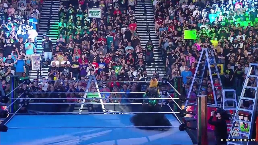 WWE_Money_In_The_Bank_2022_720p_WEB_h264-HEEL_mp4_000366321.jpg