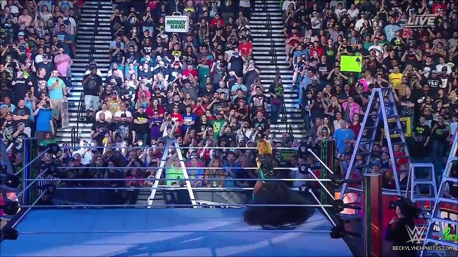 WWE_Money_In_The_Bank_2022_720p_WEB_h264-HEEL_mp4_000367121.jpg