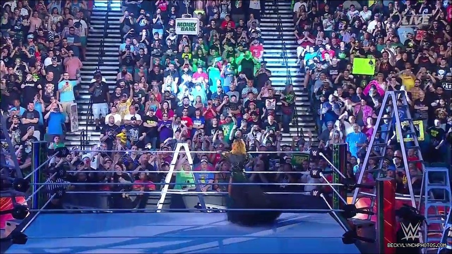 WWE_Money_In_The_Bank_2022_720p_WEB_h264-HEEL_mp4_000367921.jpg