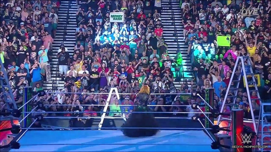 WWE_Money_In_The_Bank_2022_720p_WEB_h264-HEEL_mp4_000368321.jpg