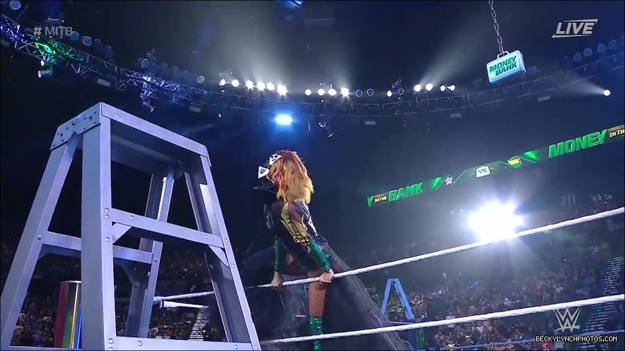 WWE_Money_In_The_Bank_2022_720p_WEB_h264-HEEL_mp4_000372321.jpg