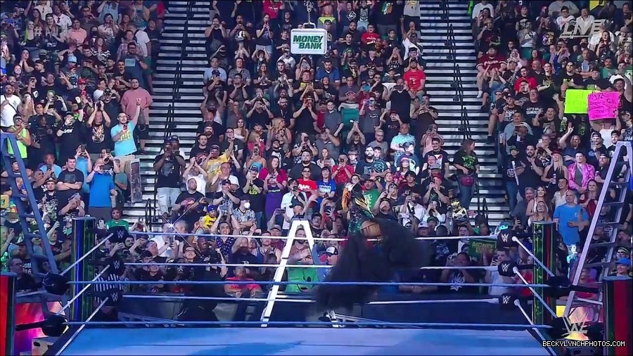 WWE_Money_In_The_Bank_2022_720p_WEB_h264-HEEL_mp4_000373121.jpg