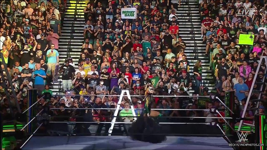 WWE_Money_In_The_Bank_2022_720p_WEB_h264-HEEL_mp4_000375521.jpg