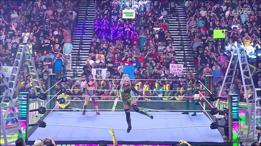 WWE_Money_In_The_Bank_2022_720p_WEB_h264-HEEL_mp4_000470321.jpg