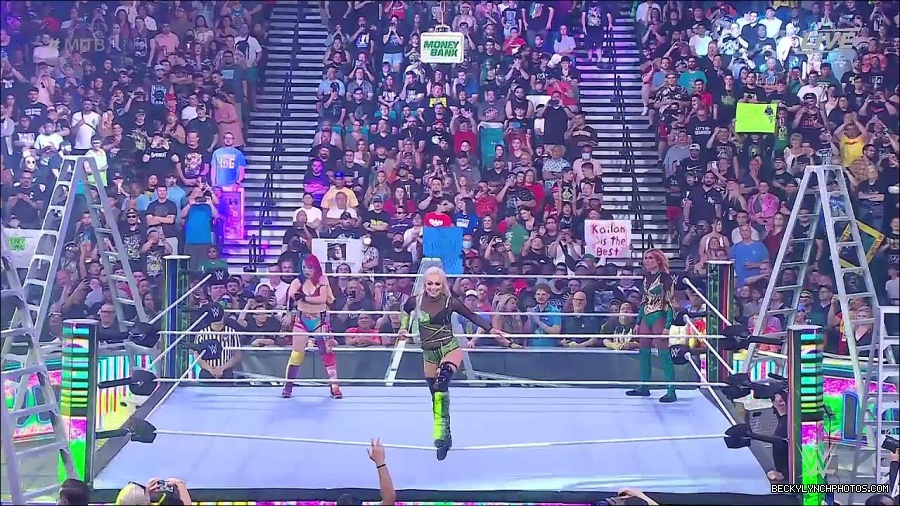 WWE_Money_In_The_Bank_2022_720p_WEB_h264-HEEL_mp4_000470721.jpg