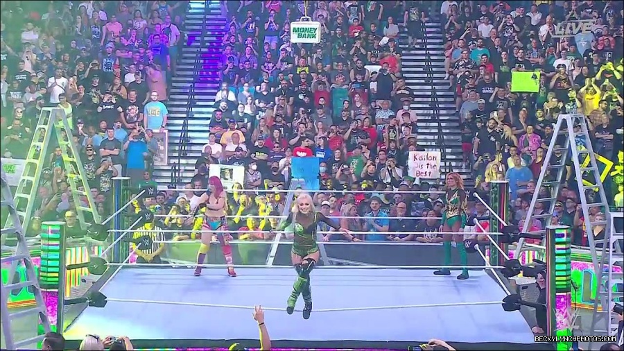 WWE_Money_In_The_Bank_2022_720p_WEB_h264-HEEL_mp4_000471121.jpg