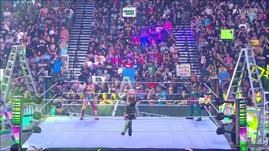 WWE_Money_In_The_Bank_2022_720p_WEB_h264-HEEL_mp4_000473521.jpg
