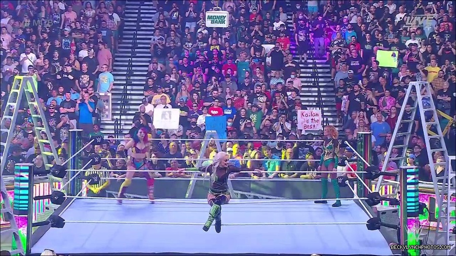 WWE_Money_In_The_Bank_2022_720p_WEB_h264-HEEL_mp4_000475121.jpg