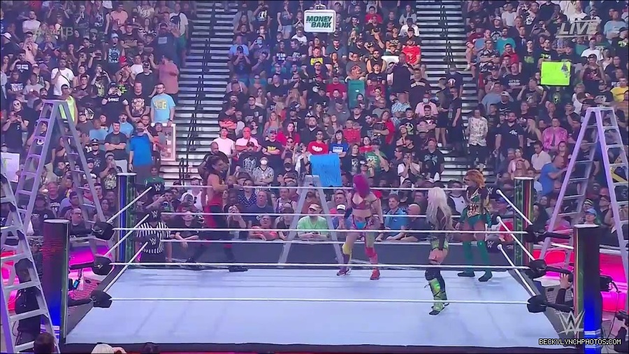 WWE_Money_In_The_Bank_2022_720p_WEB_h264-HEEL_mp4_000509121.jpg