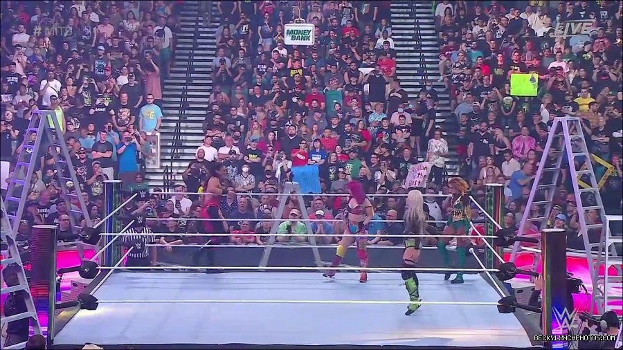 WWE_Money_In_The_Bank_2022_720p_WEB_h264-HEEL_mp4_000510321.jpg