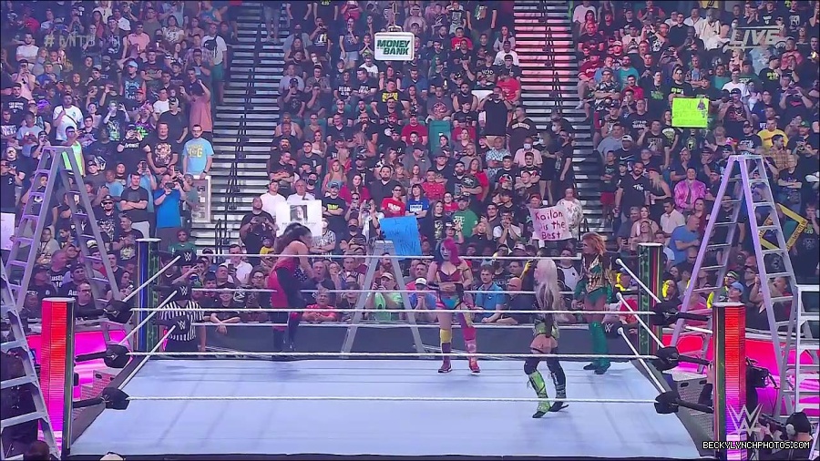 WWE_Money_In_The_Bank_2022_720p_WEB_h264-HEEL_mp4_000511121.jpg