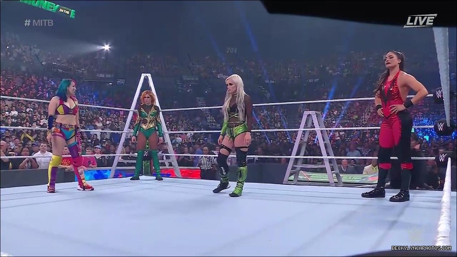 WWE_Money_In_The_Bank_2022_720p_WEB_h264-HEEL_mp4_000550321.jpg