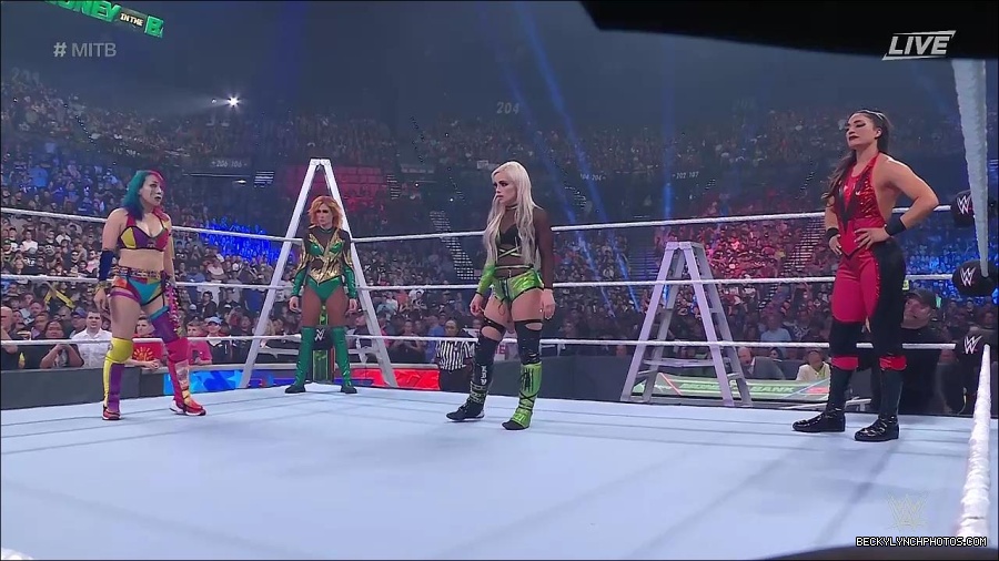 WWE_Money_In_The_Bank_2022_720p_WEB_h264-HEEL_mp4_000550721.jpg