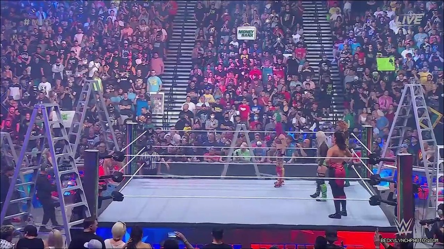 WWE_Money_In_The_Bank_2022_720p_WEB_h264-HEEL_mp4_000553121.jpg
