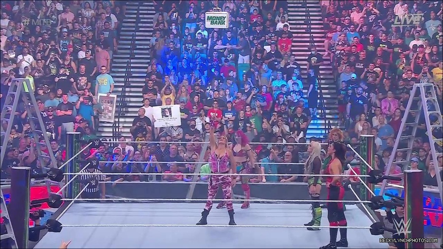WWE_Money_In_The_Bank_2022_720p_WEB_h264-HEEL_mp4_000562321.jpg