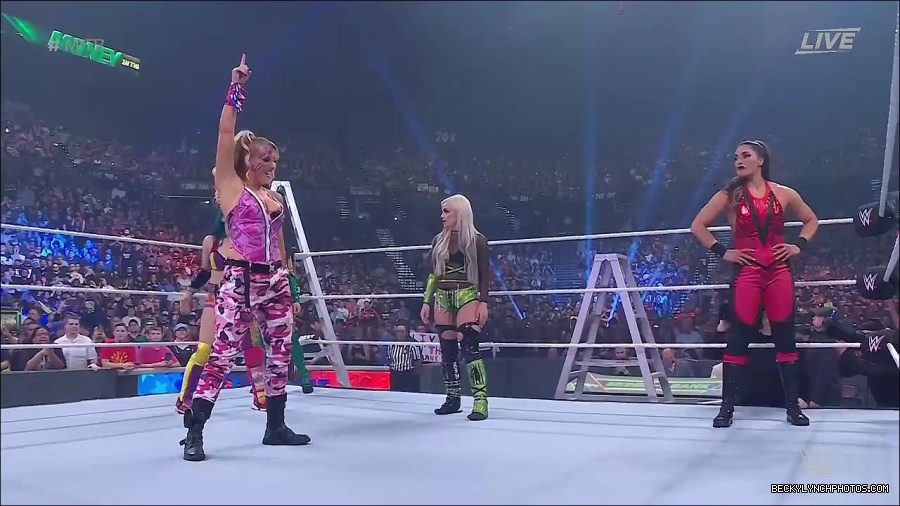 WWE_Money_In_The_Bank_2022_720p_WEB_h264-HEEL_mp4_000564721.jpg