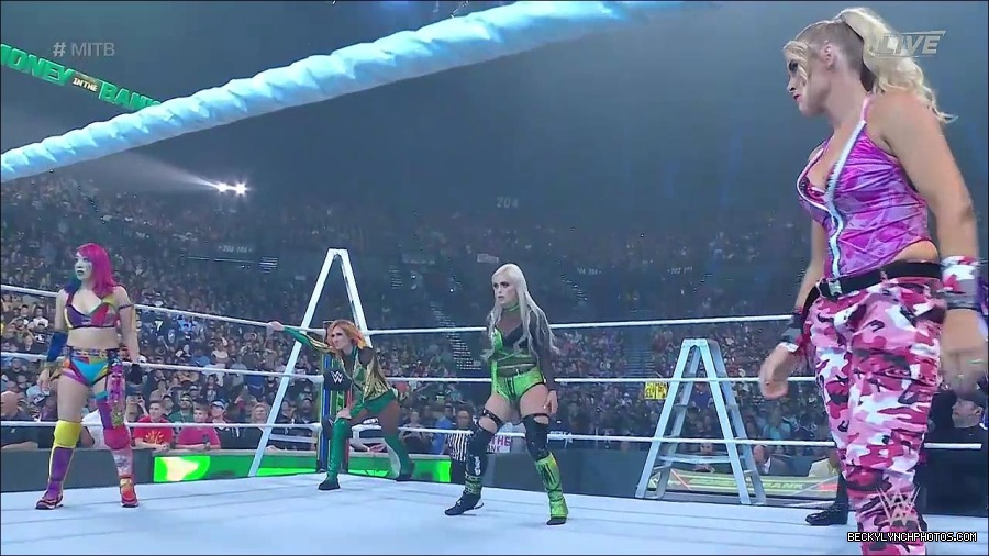 WWE_Money_In_The_Bank_2022_720p_WEB_h264-HEEL_mp4_000583521.jpg