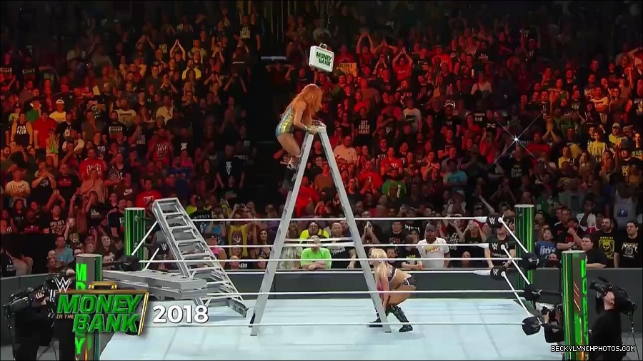 WWE_Money_In_The_Bank_2022_720p_WEB_h264-HEEL_mp4_000643554.jpg