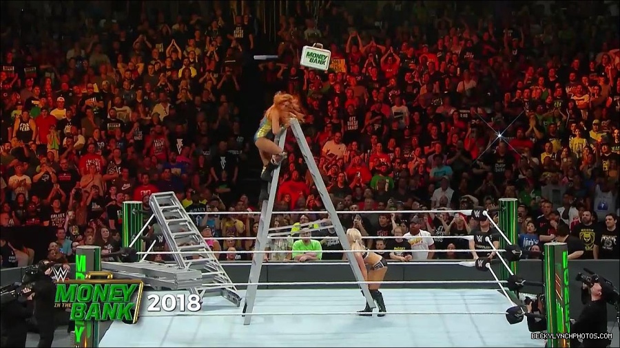 WWE_Money_In_The_Bank_2022_720p_WEB_h264-HEEL_mp4_000644354.jpg
