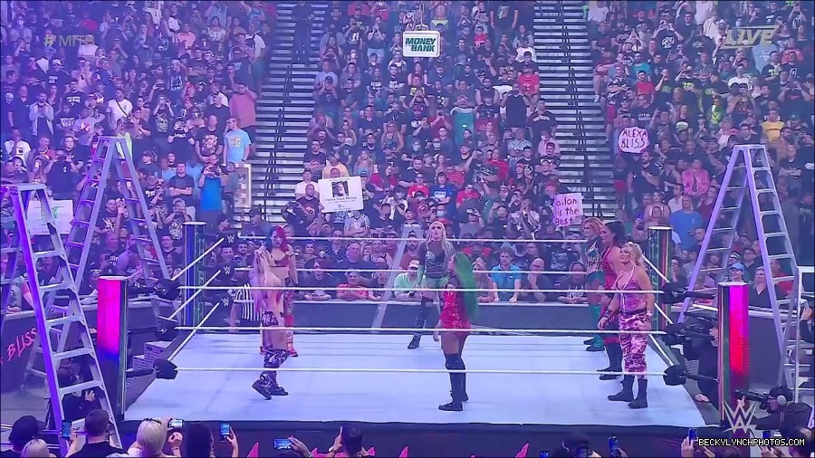WWE_Money_In_The_Bank_2022_720p_WEB_h264-HEEL_mp4_000663954.jpg