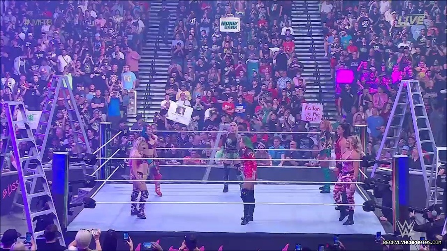 WWE_Money_In_The_Bank_2022_720p_WEB_h264-HEEL_mp4_000665554.jpg