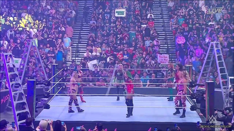 WWE_Money_In_The_Bank_2022_720p_WEB_h264-HEEL_mp4_000665954.jpg