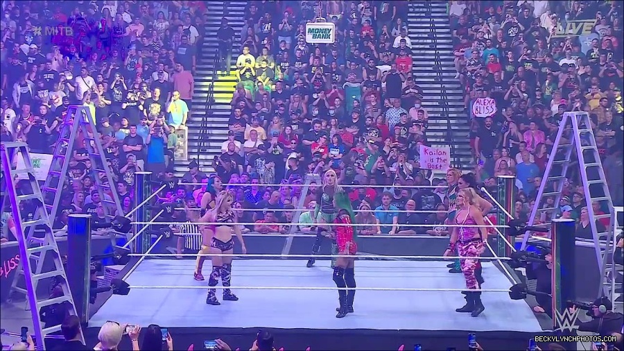 WWE_Money_In_The_Bank_2022_720p_WEB_h264-HEEL_mp4_000667154.jpg
