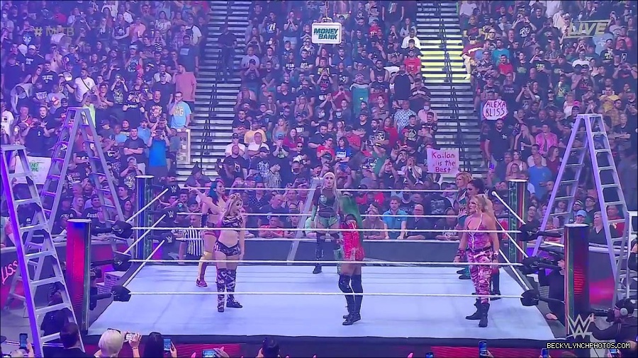 WWE_Money_In_The_Bank_2022_720p_WEB_h264-HEEL_mp4_000667554.jpg