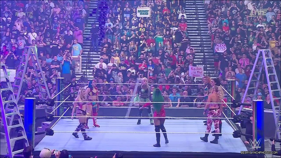 WWE_Money_In_The_Bank_2022_720p_WEB_h264-HEEL_mp4_000670754.jpg