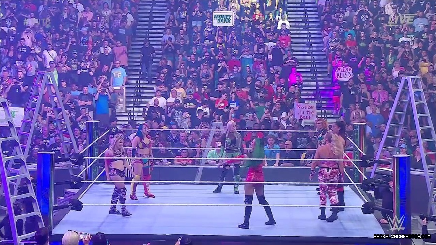 WWE_Money_In_The_Bank_2022_720p_WEB_h264-HEEL_mp4_000671154.jpg