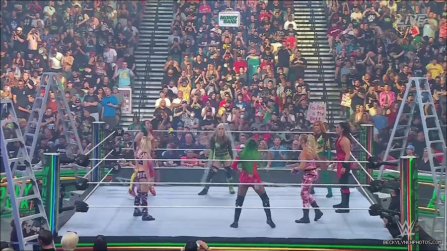 WWE_Money_In_The_Bank_2022_720p_WEB_h264-HEEL_mp4_000682354.jpg