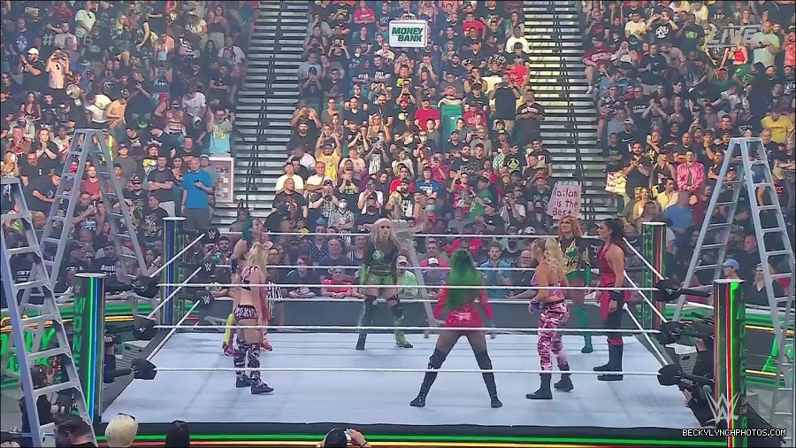 WWE_Money_In_The_Bank_2022_720p_WEB_h264-HEEL_mp4_000682754.jpg