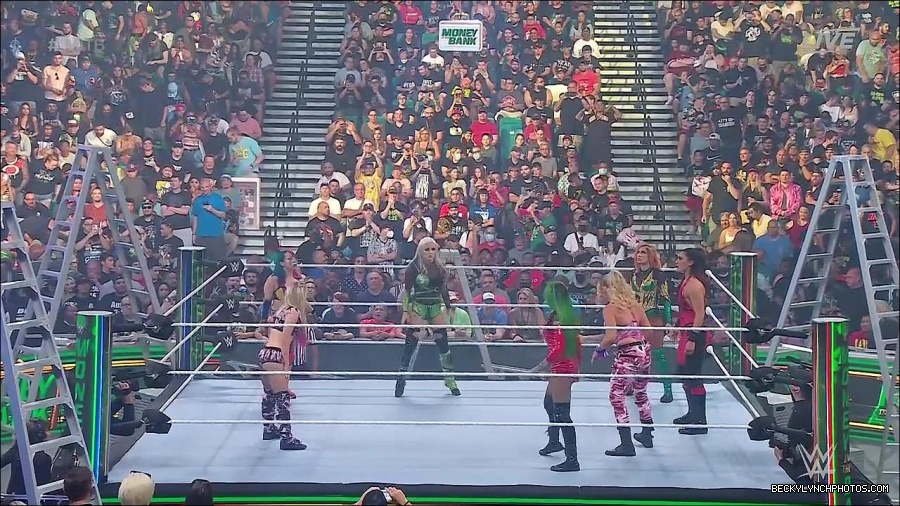 WWE_Money_In_The_Bank_2022_720p_WEB_h264-HEEL_mp4_000684354.jpg