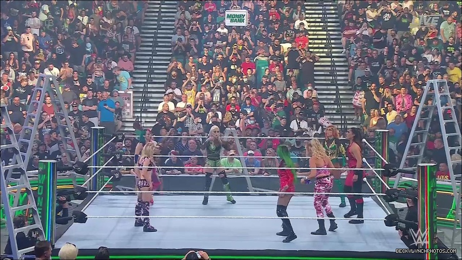 WWE_Money_In_The_Bank_2022_720p_WEB_h264-HEEL_mp4_000684754.jpg