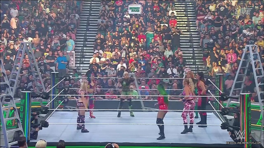 WWE_Money_In_The_Bank_2022_720p_WEB_h264-HEEL_mp4_000685954.jpg