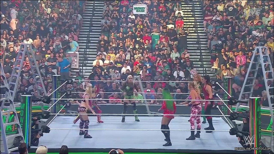 WWE_Money_In_The_Bank_2022_720p_WEB_h264-HEEL_mp4_000686354.jpg
