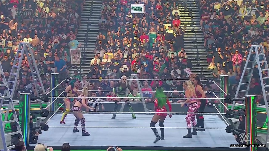 WWE_Money_In_The_Bank_2022_720p_WEB_h264-HEEL_mp4_000687154.jpg