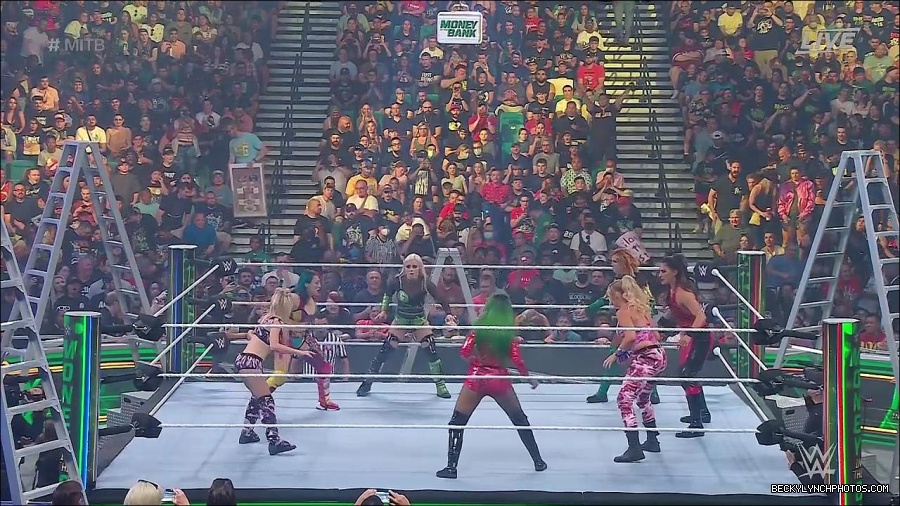 WWE_Money_In_The_Bank_2022_720p_WEB_h264-HEEL_mp4_000688354.jpg