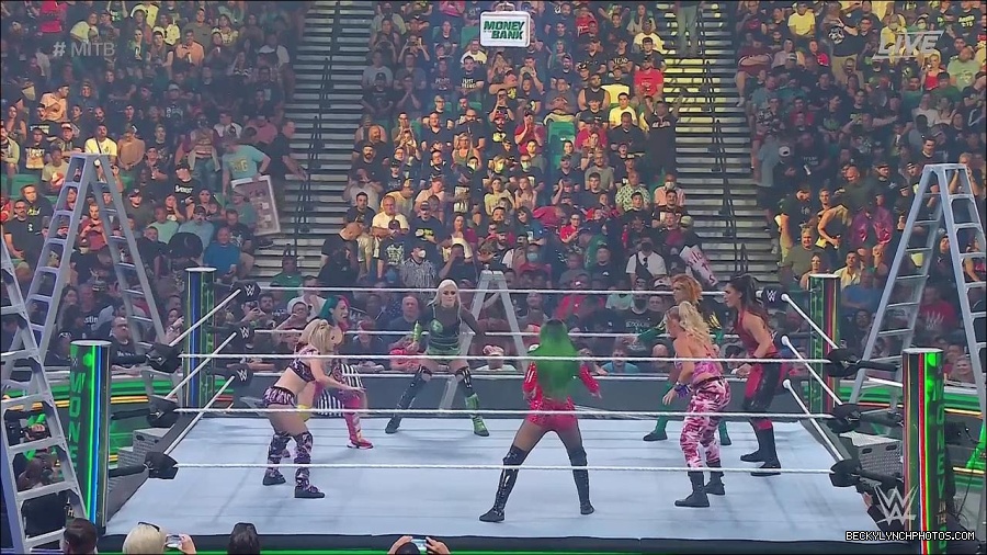 WWE_Money_In_The_Bank_2022_720p_WEB_h264-HEEL_mp4_000689154.jpg